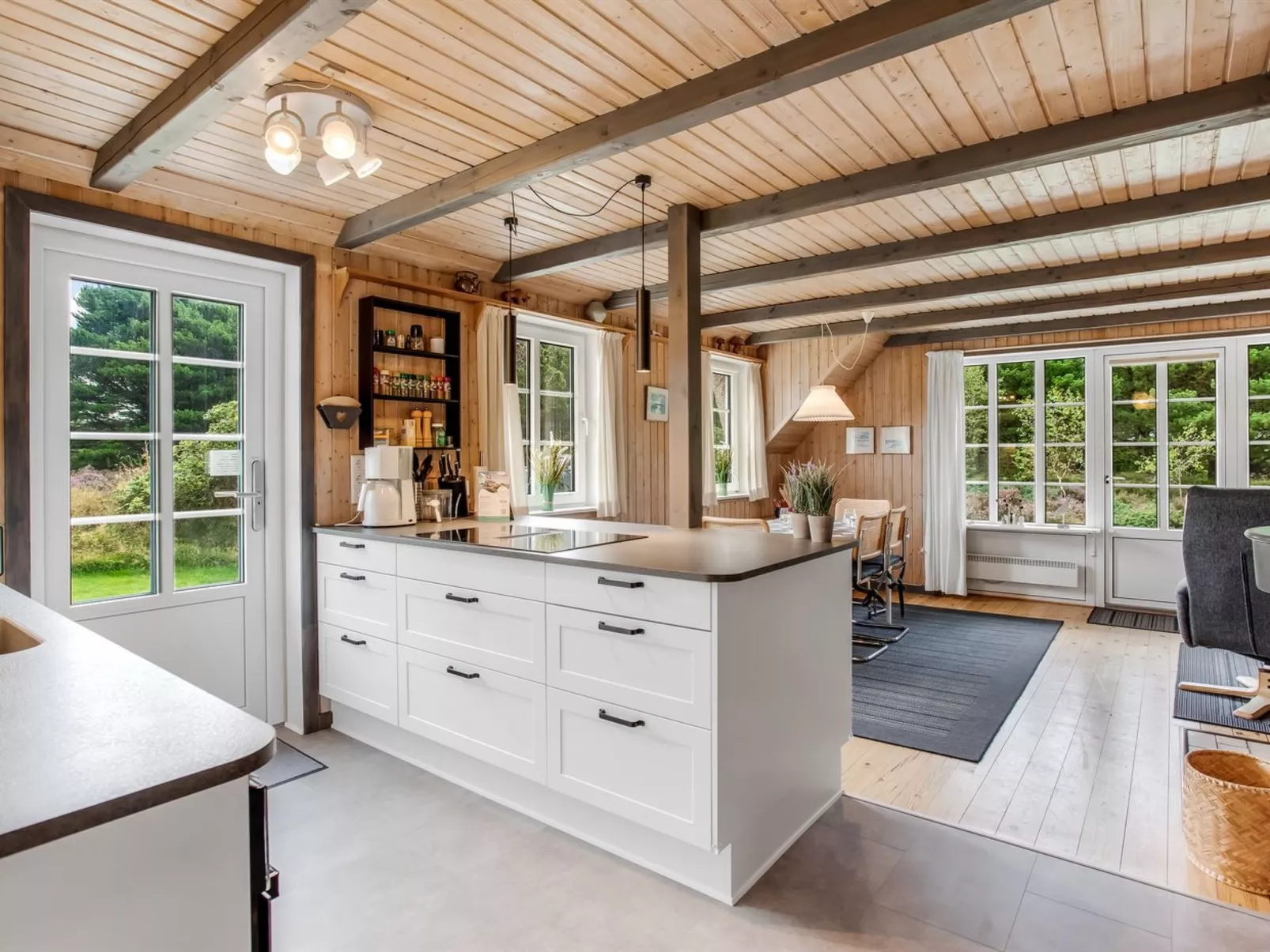 "Hakun" - 4km from the sea-Binnen