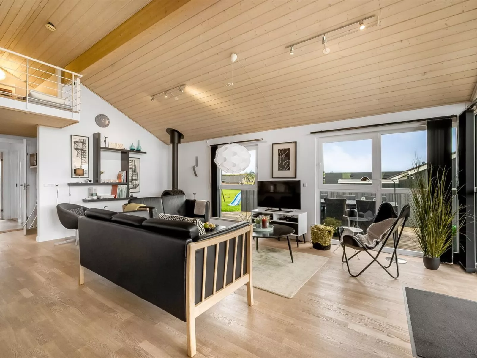 "Samuil" - 300m to the fjord-Binnen