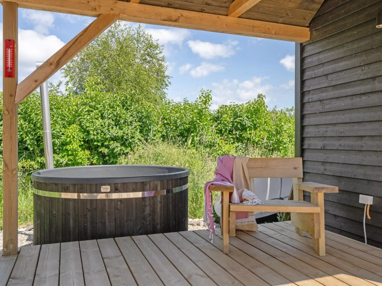 "Henrik" - 100m from the sea-Binnen