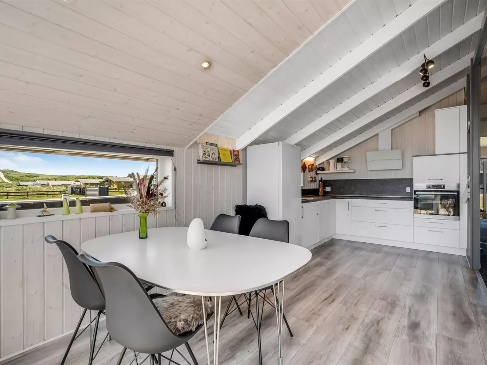 "Henning" -  from the sea-Binnen