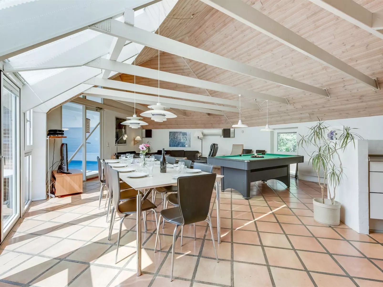 "Laetitita" -  from the sea-Binnen