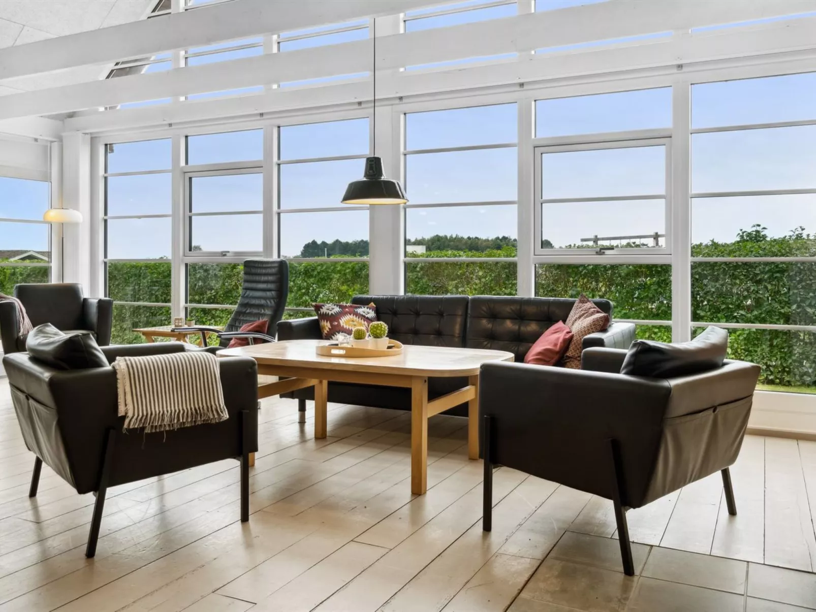 "Ginnie" - 300m from the sea-Binnen