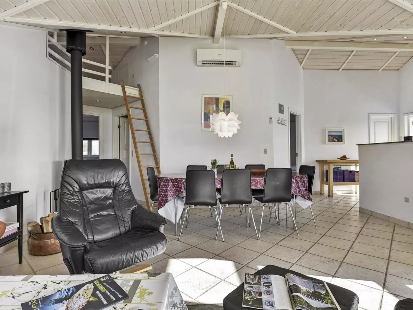 "Bara" - 600m from the sea-Binnen