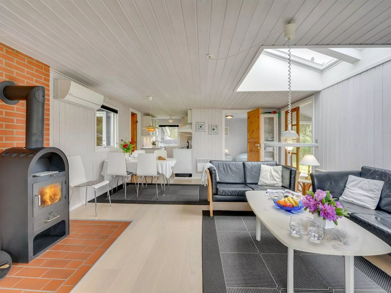 "Hildegarde" - 900m from the sea-Binnen