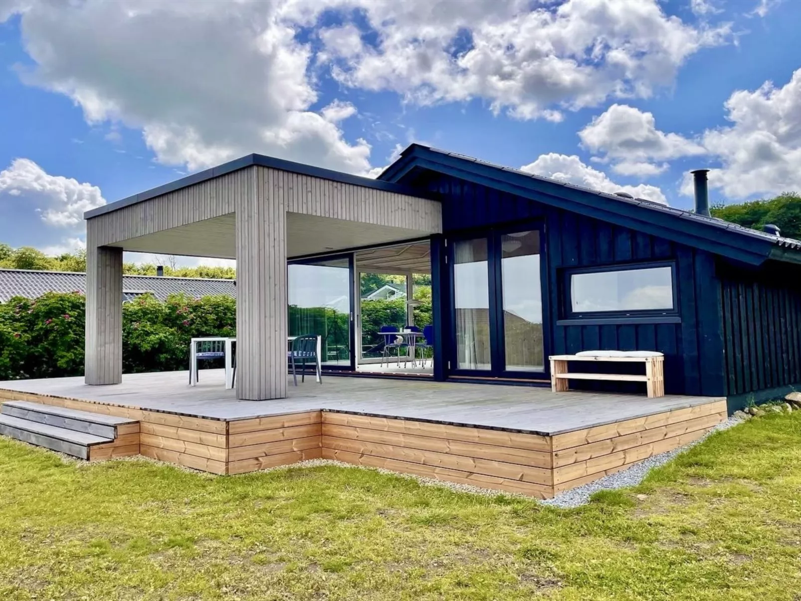 "Ely" - 300m from the sea-Buiten