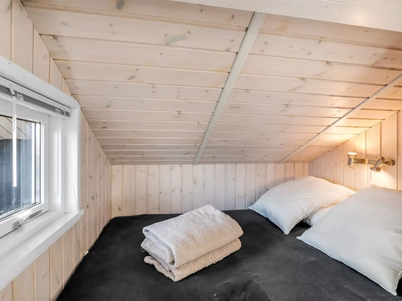 "Cristiana" - 1km to the fjord-Binnen