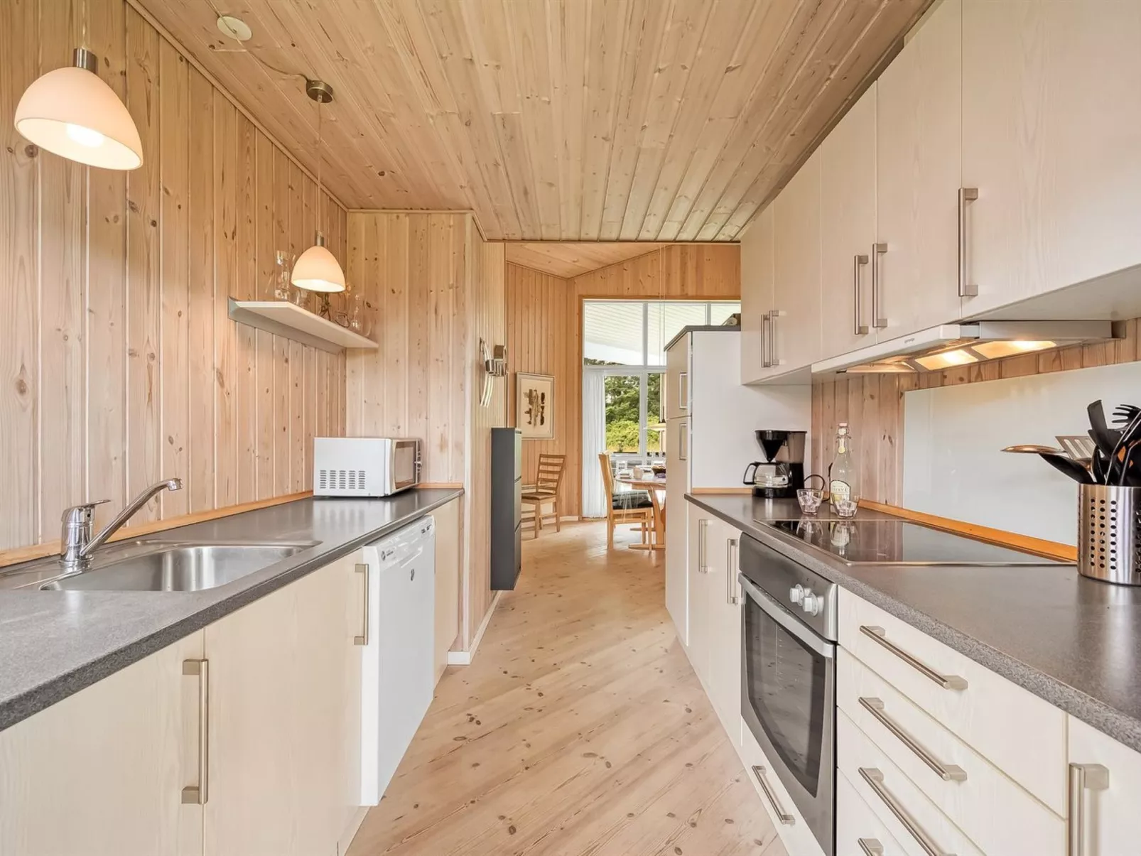 "Aurelie" -  from the sea-Binnen