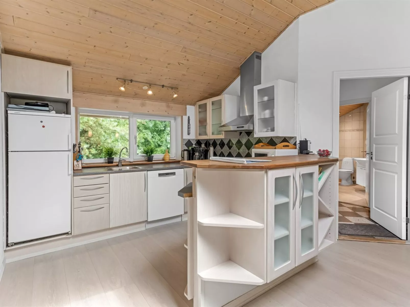 "Samine" - 2km from the sea-Binnen