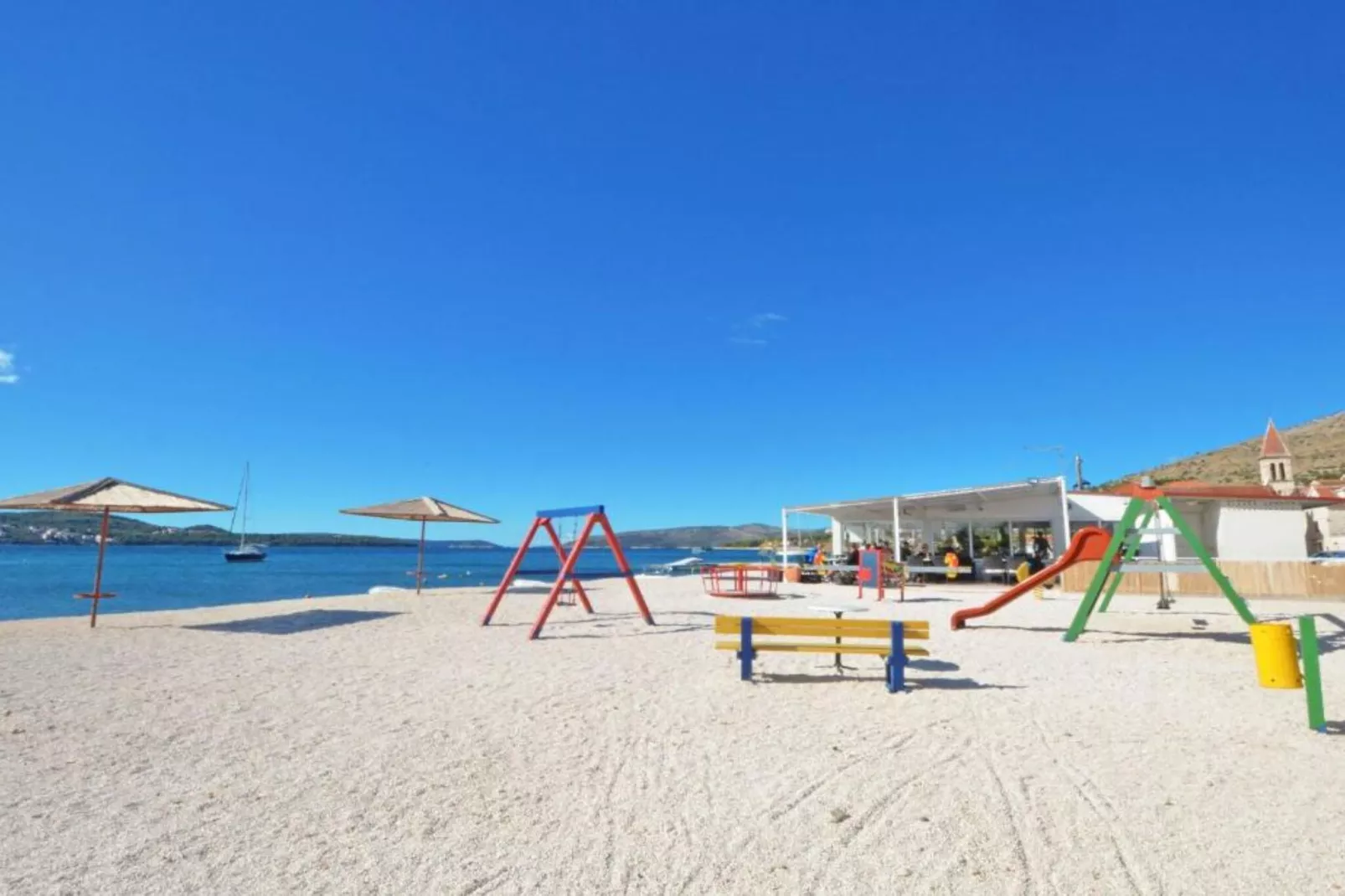 Apartment Sunshine Trogir - Three Bedroom Apartment with Balcony-Buitenlucht