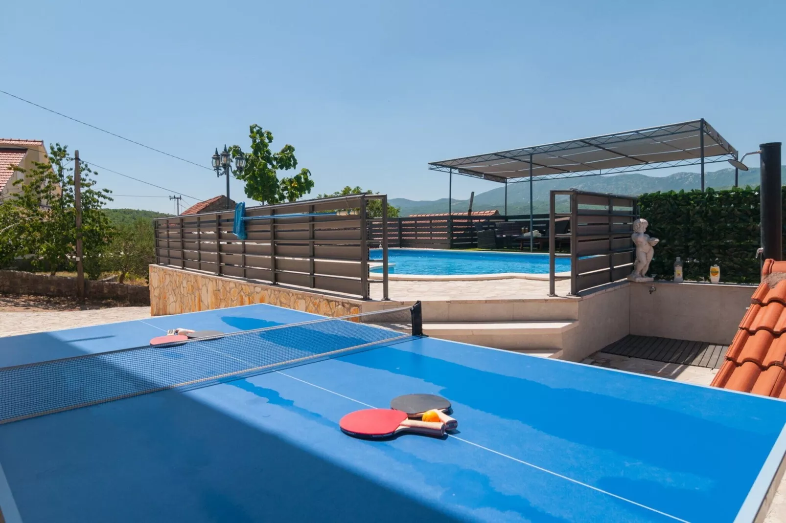 Five-Bedroom Home-Zwembad