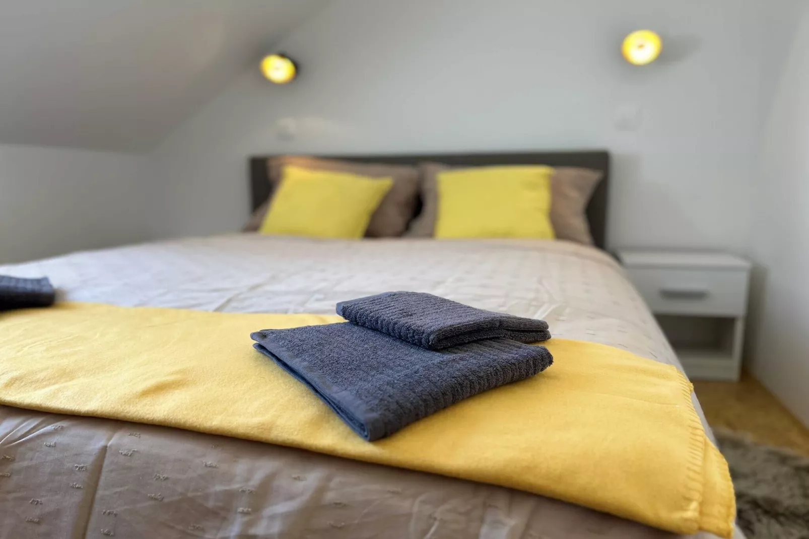 City Modern and Vibrant Apartments Ljubljana - Standard One Bedroom Apartment (owner A3)-Slaapkamer