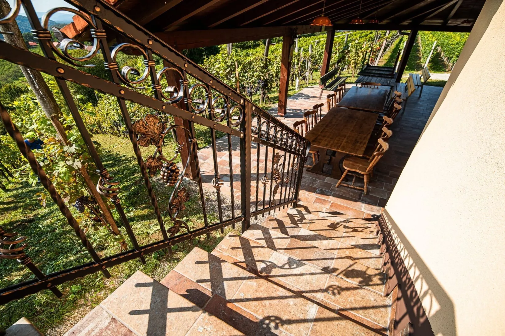 Serene Hollow Holiday Home with Mountain View - Two Bedroom Holiday Home with Mountain View-Trap