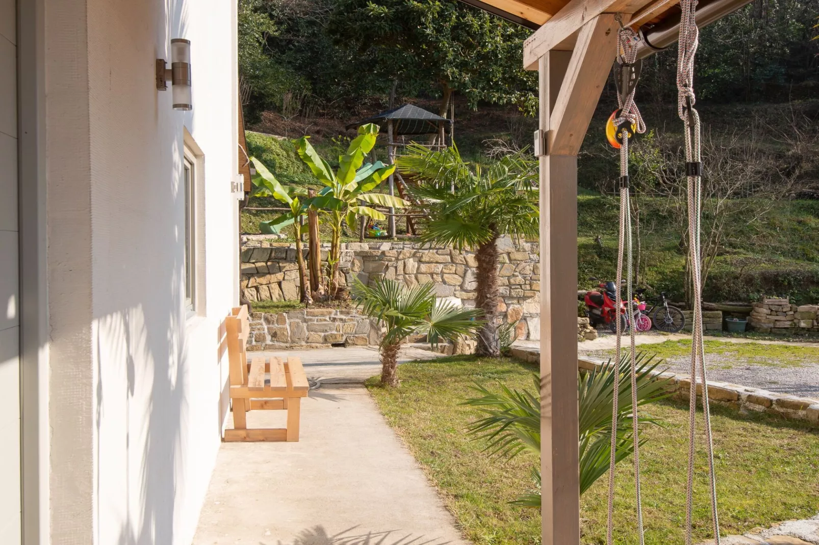 Family-Friendly Serene Retreat Holiday Home - Four Bedroom Holiday Home  with Terrace-Buitenlucht