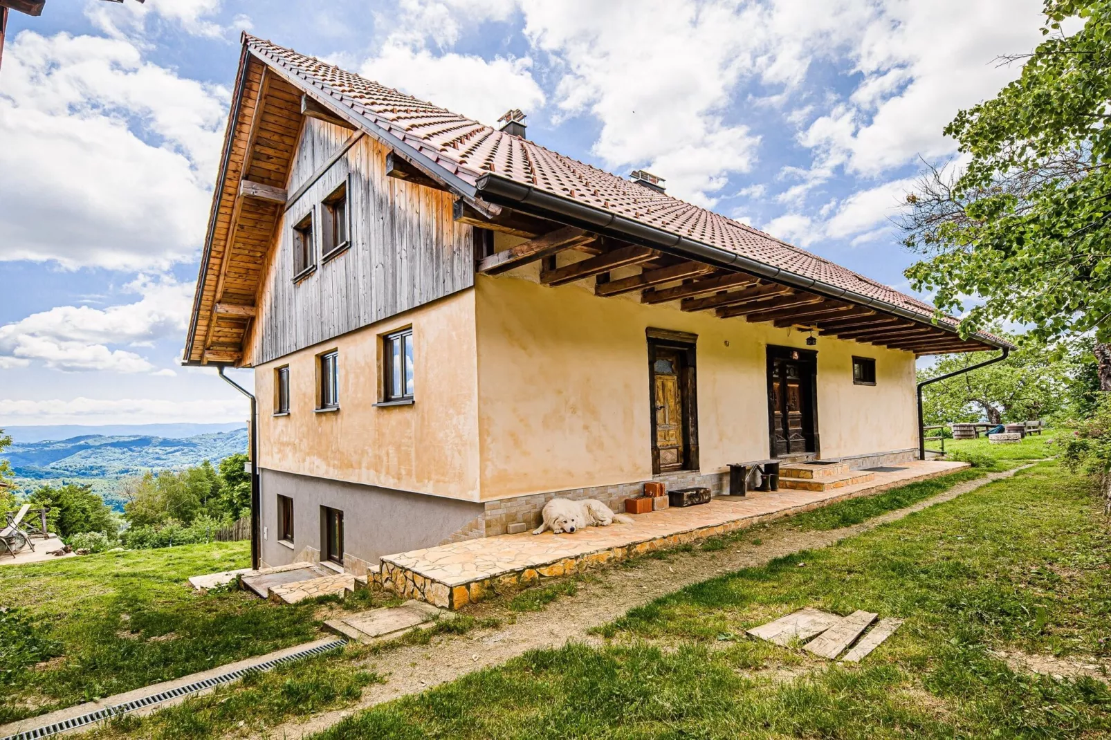 Hidden Authentic Haven Apartments - Two Bedroom Apartment with Balcony-Niet-getagd