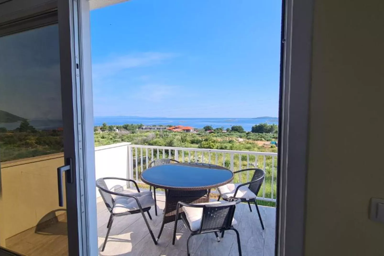 Apartment with One Bathroom-Terrasbalkon