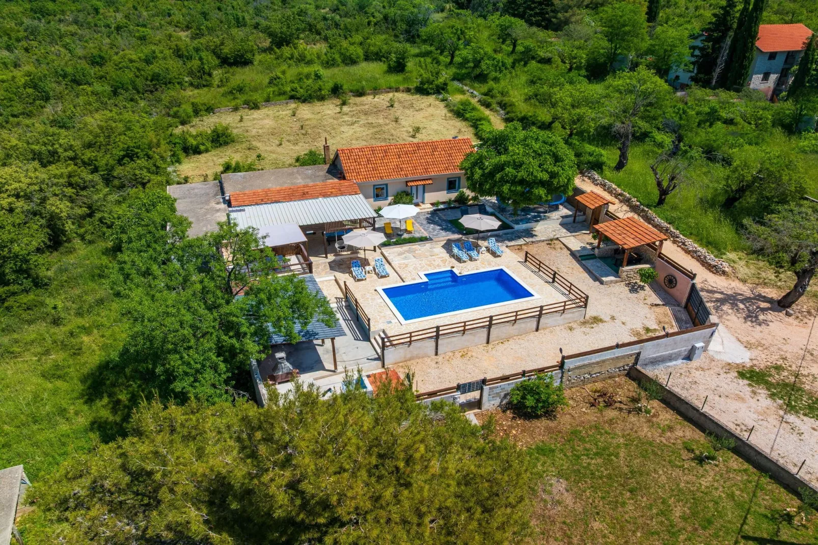 Holiday home Burgija-Gebieden zomer 1km