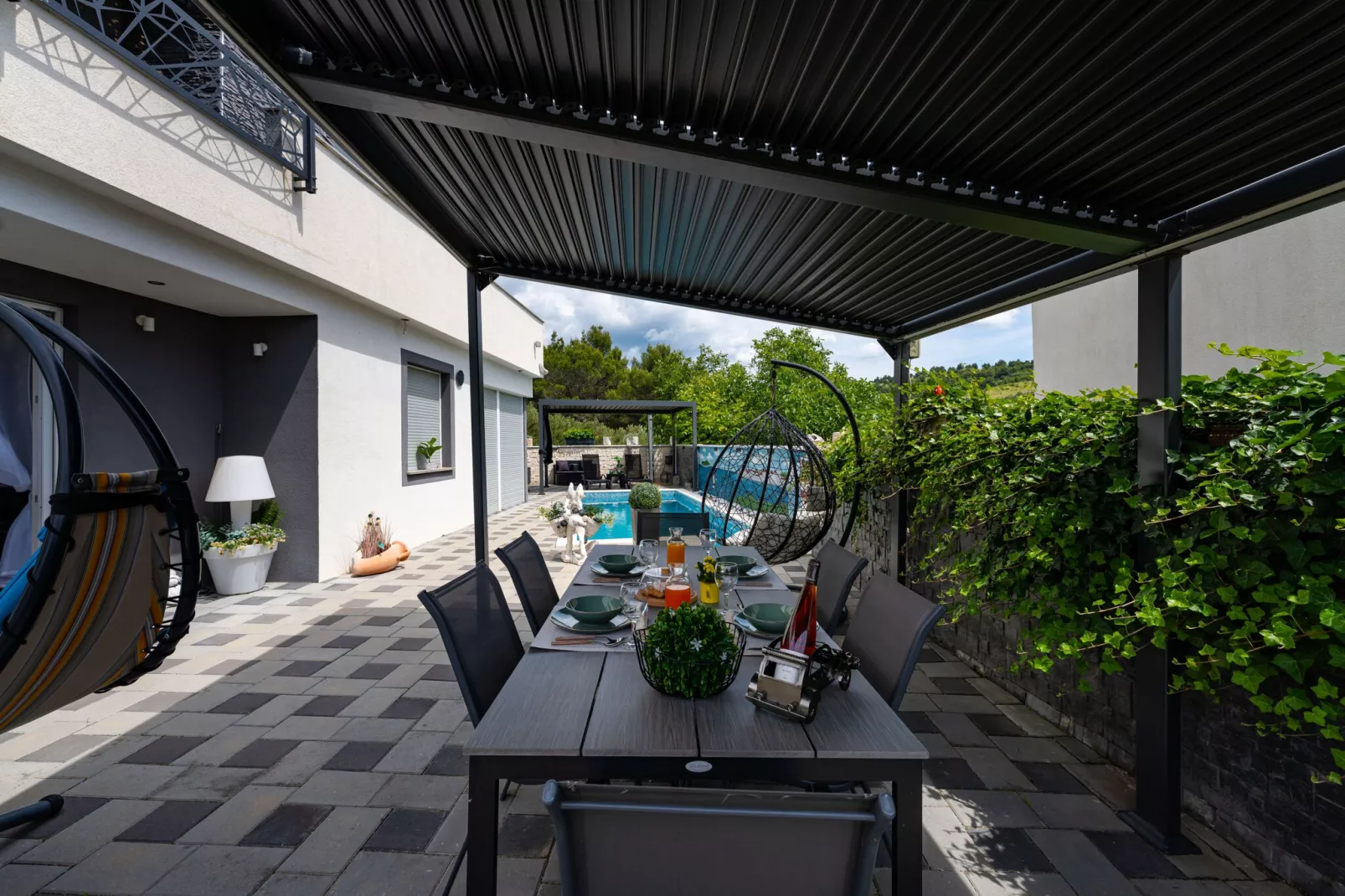 Apartment Nikita with private pool-Terrasbalkon