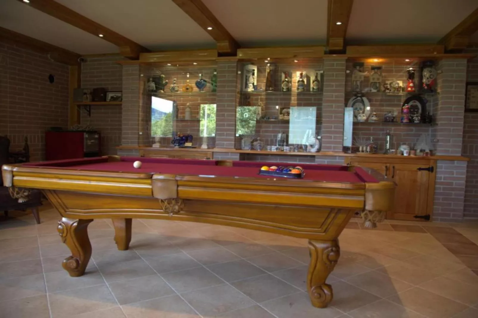 Brezova Poljana Lodge with Sauna and Hot-Tub - Five Bedroom Holiday Home-Binnen