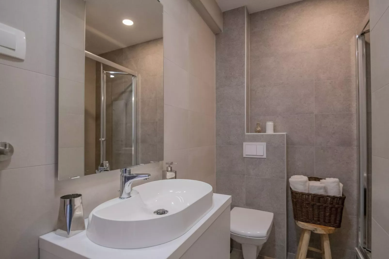 Luxury Villa Prolozac-Badkamer