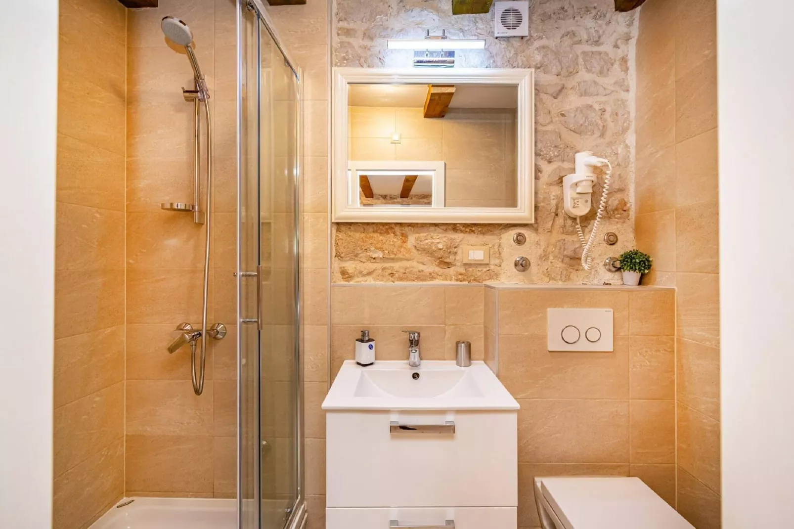 Authentic Villa Zvonko-Badkamer