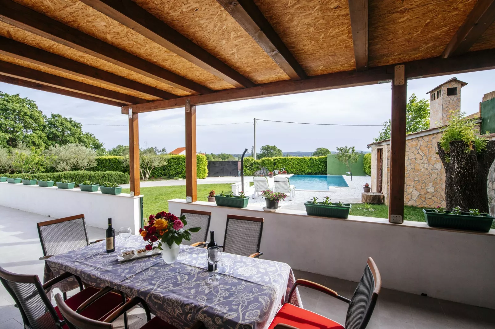 Authentic stone house Momo-Terrasbalkon