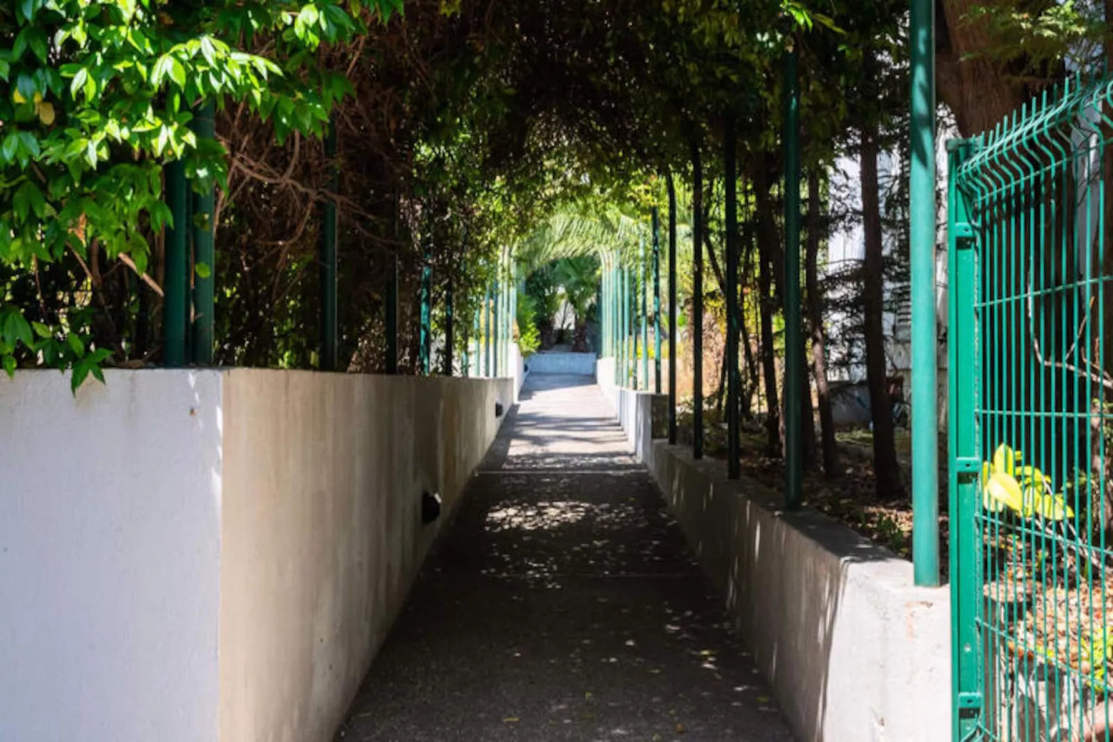 Résidence 2p Rez-de-jardin Avec Piscine – Calme, Parking Privé-Niet-getagd