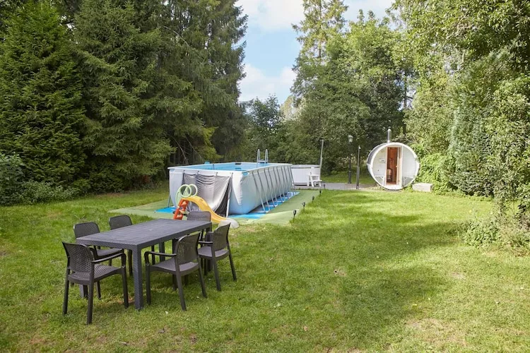 Dom wakacyjny w Sasinie dla max 10 osób-Tuinen zomer