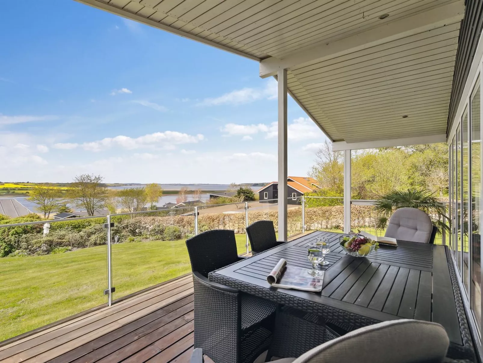 "Annabeth" - 300m to the fjord-Buiten