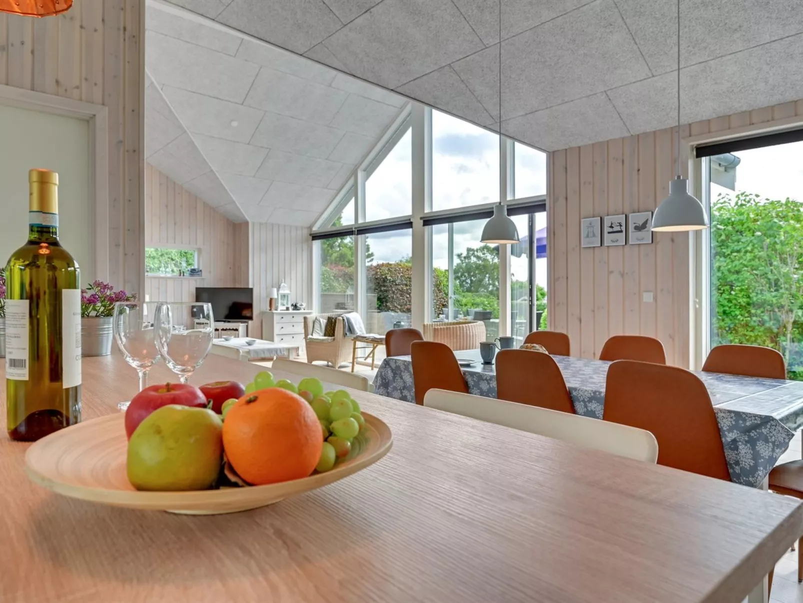 "Regni" - 300m to the fjord-Binnen