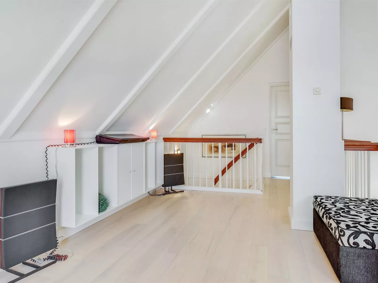 "Joar" - 5m to the fjord-Binnen