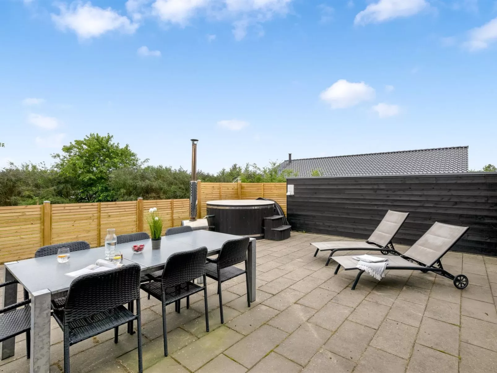 "Weike" - 950m to the fjord-Binnen