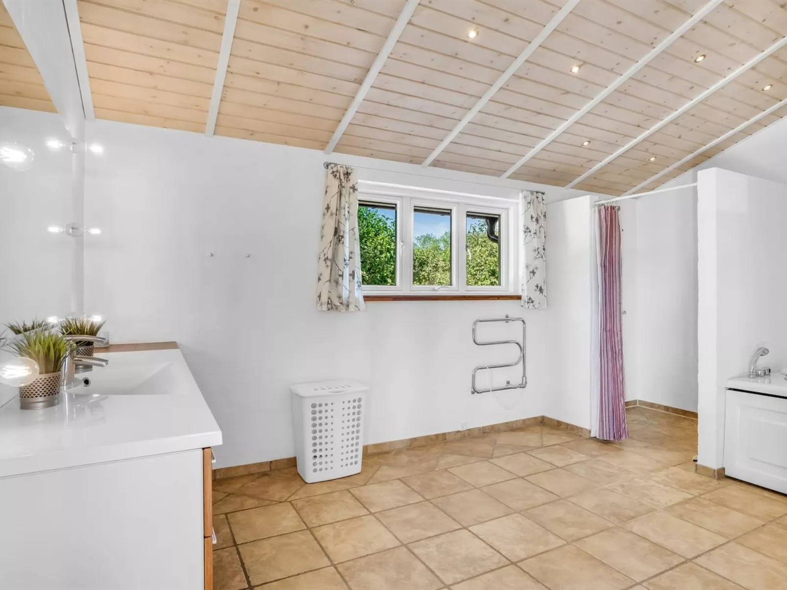 "Eljas" - 200m to the fjord-Binnen