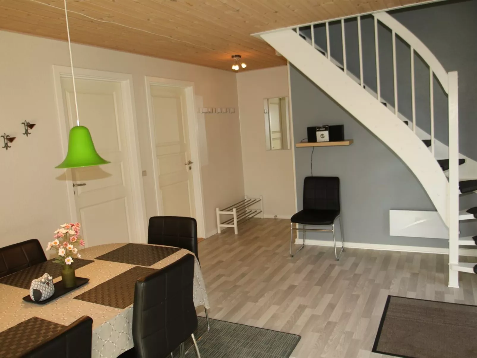 "Babette" - 75m to the fjord-Binnen