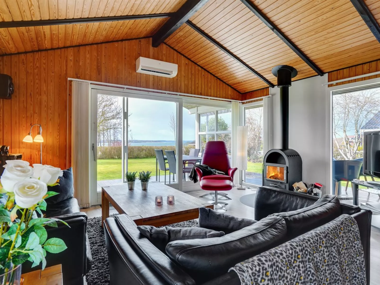 "Denahi" - 400m to the fjord-Binnen