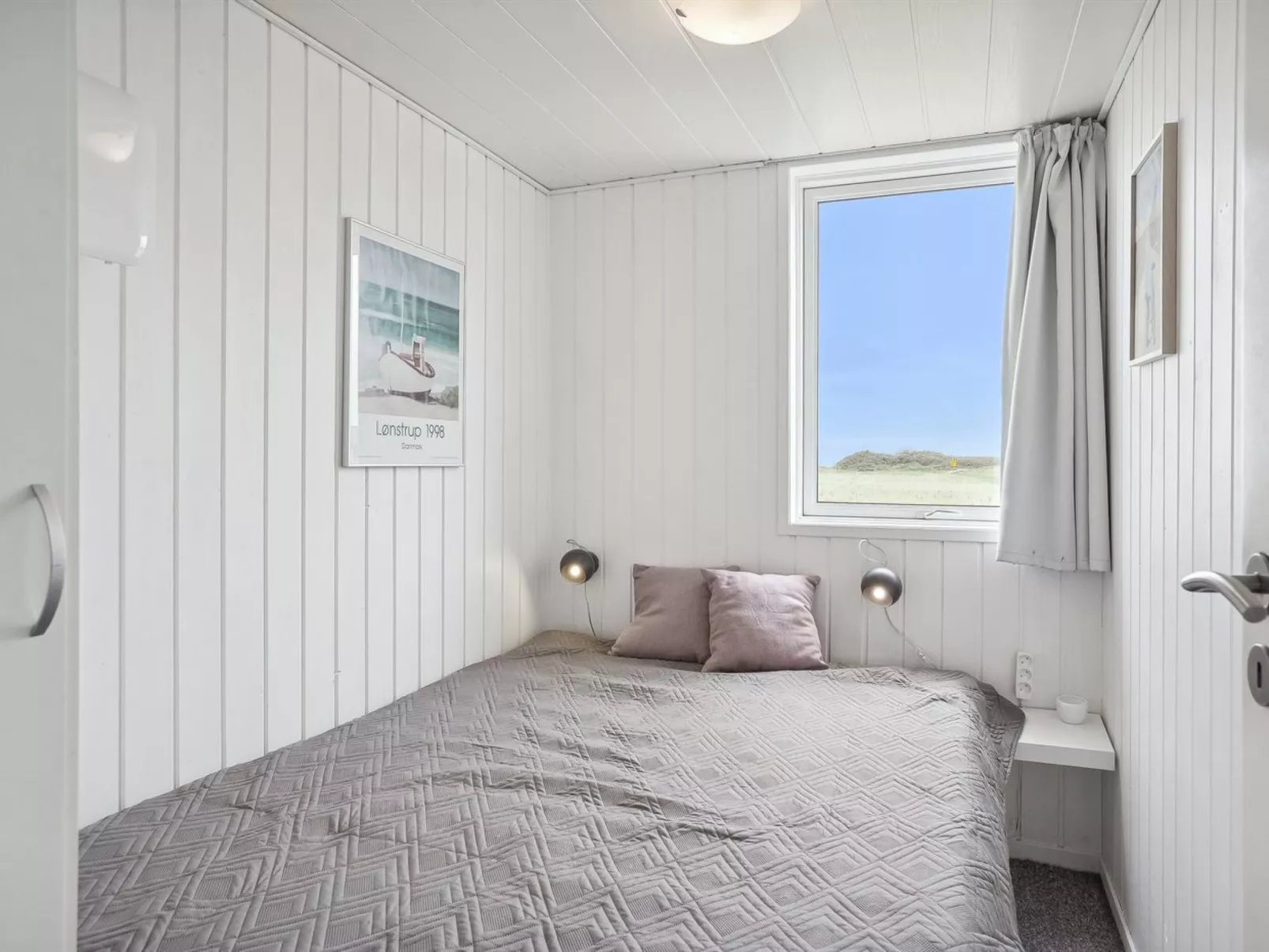 "Dyri" - 75m from the sea-Binnen