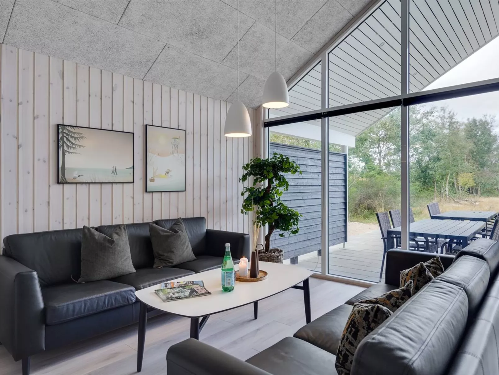 "Jorn" - 75m from the sea-Binnen