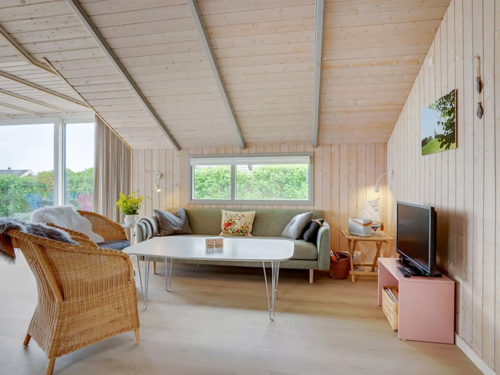 "Ely" - 300m from the sea-Binnen