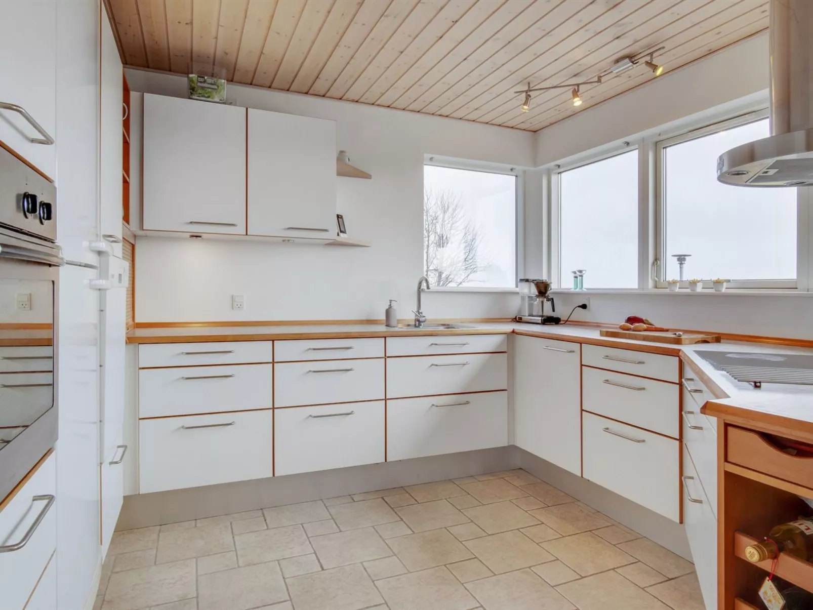 "Sahid" - 20m from the sea-Binnen