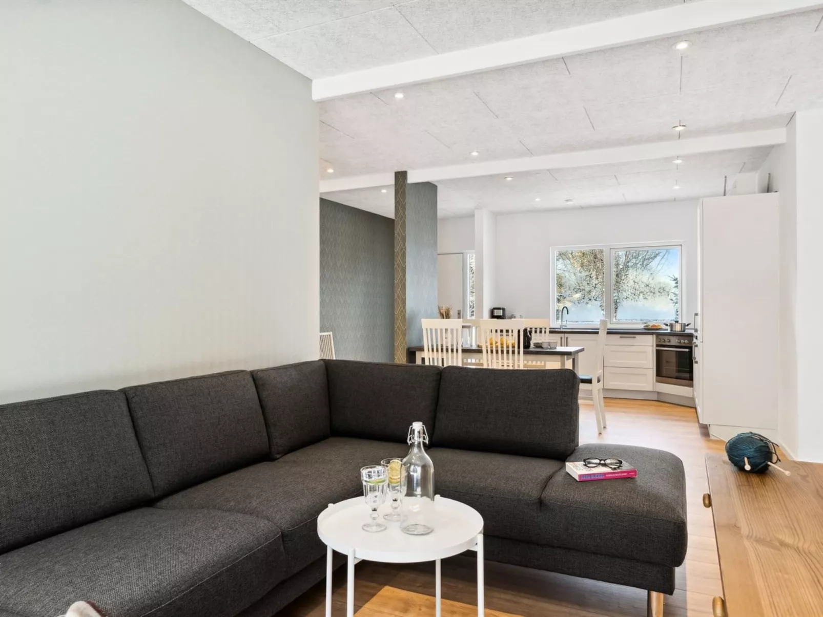 "Scalli" - 1.5km to the fjord-Binnen