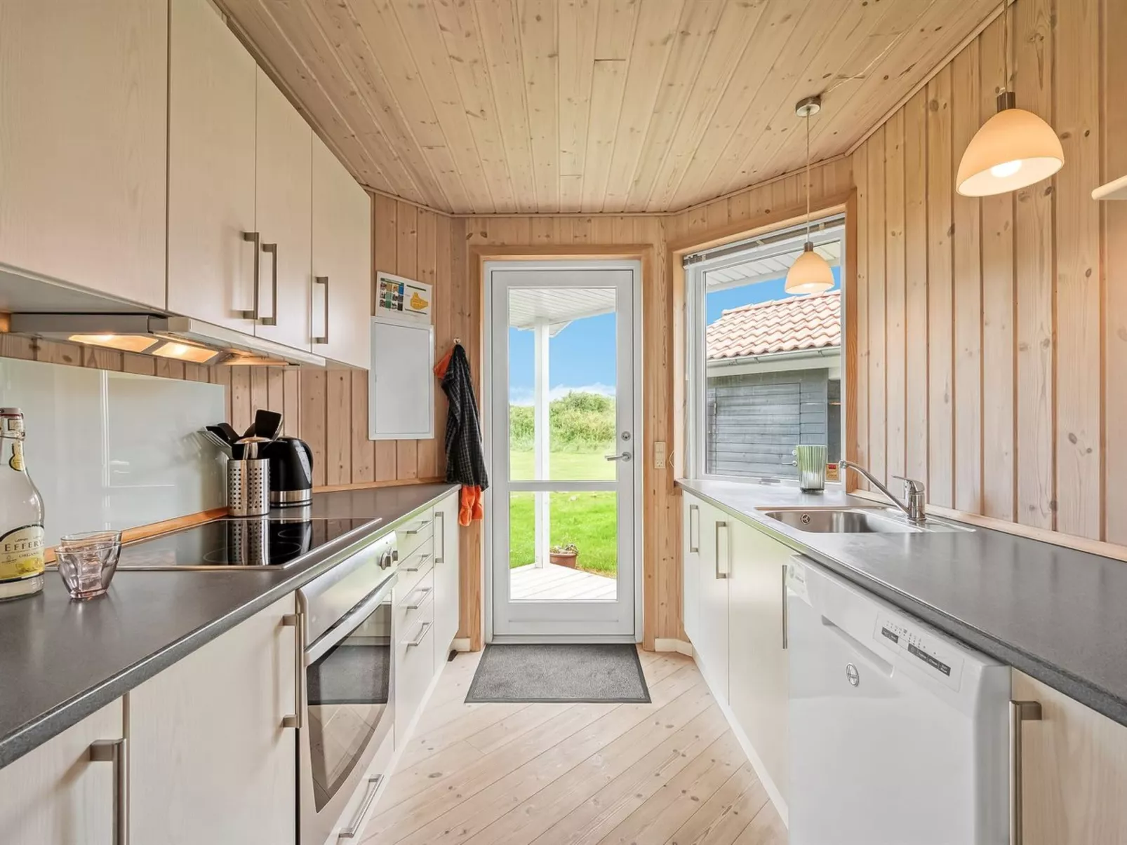 "Aurelie" -  from the sea-Binnen