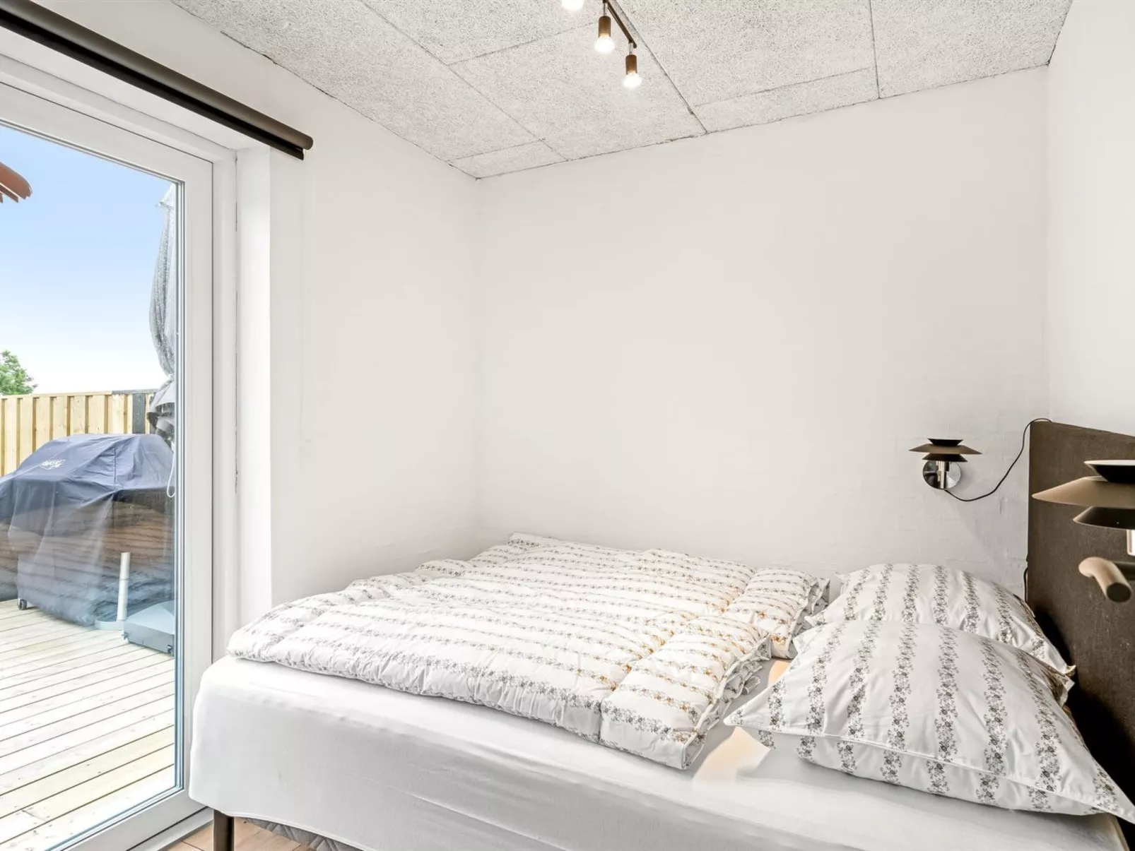 "Tonna" -  from the sea-Binnen