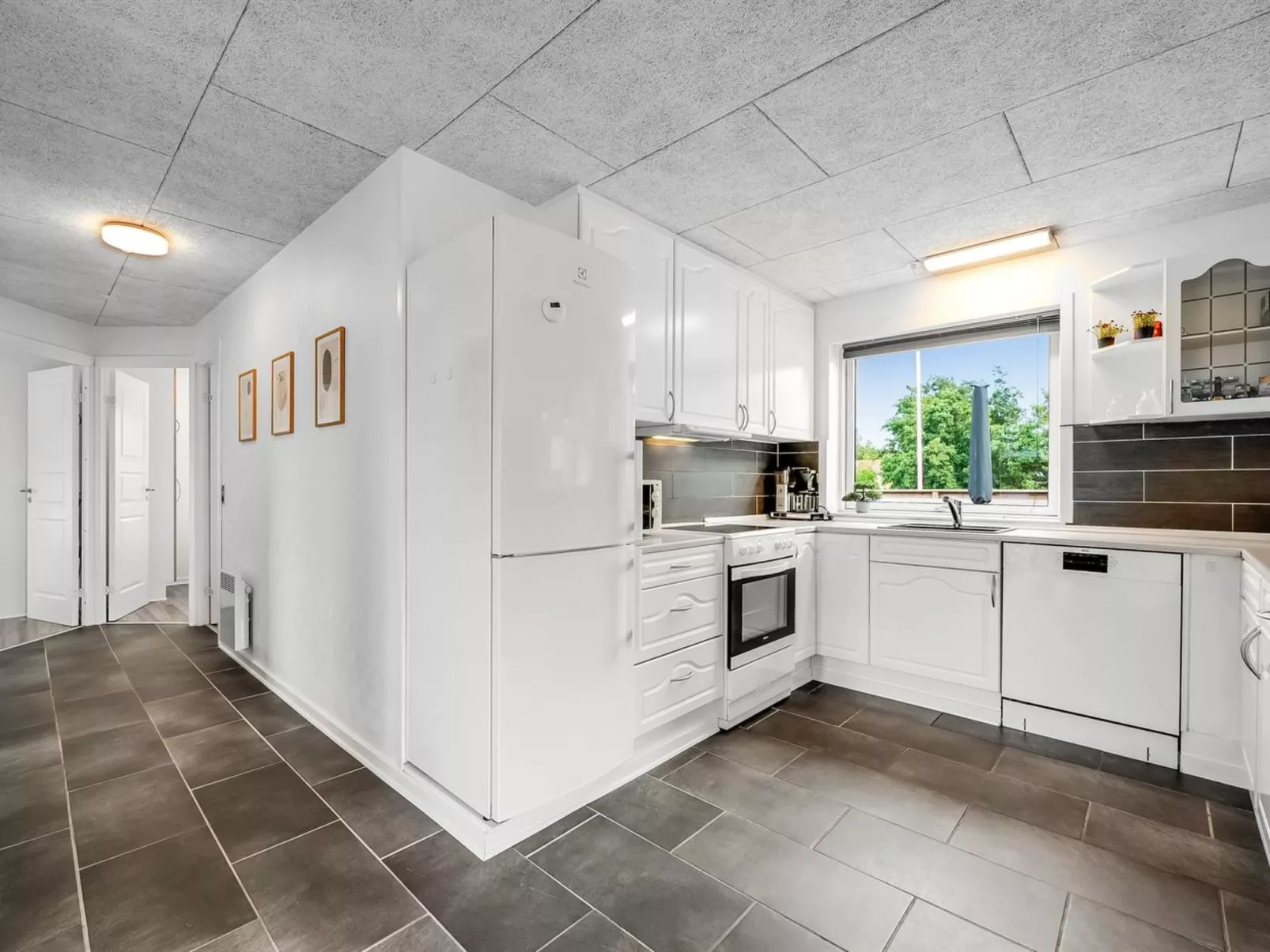 "Amine" - 300m to the fjord-Binnen