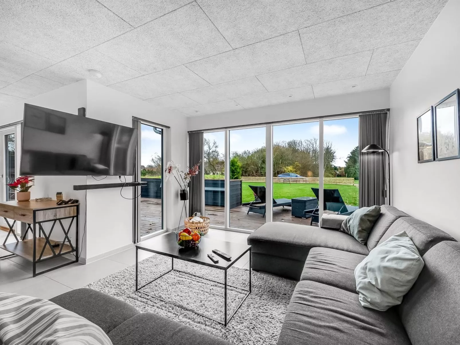 "Elisaveta" - 400m to the fjord-Binnen