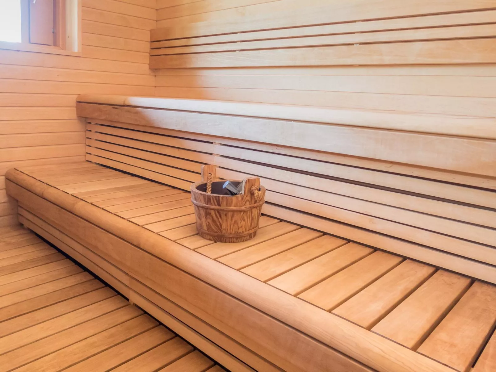 Holy lake chalet b-Binnen