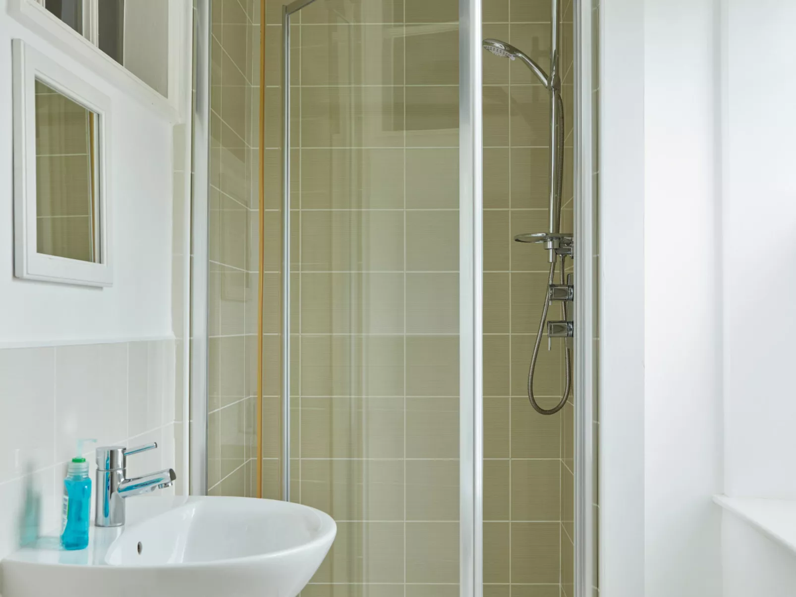 The Farmhouse-Binnen