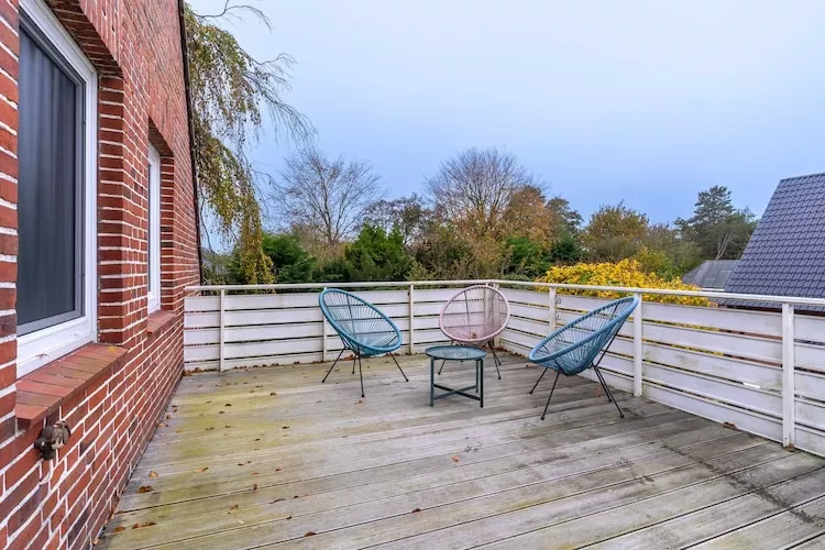 Domizil im Dorf-Terrasbalkon