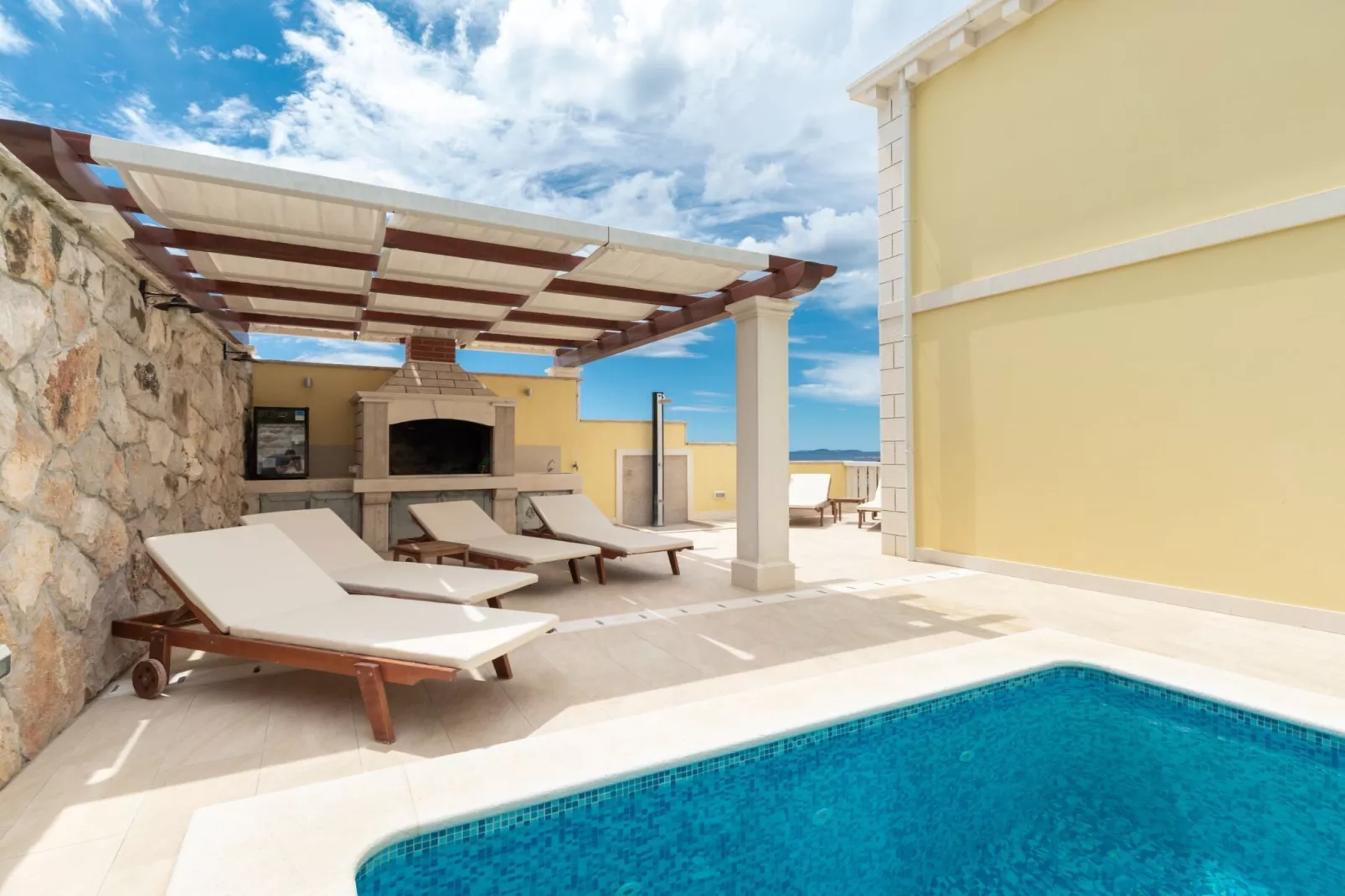 Modern Villa with Pool-Zwembad