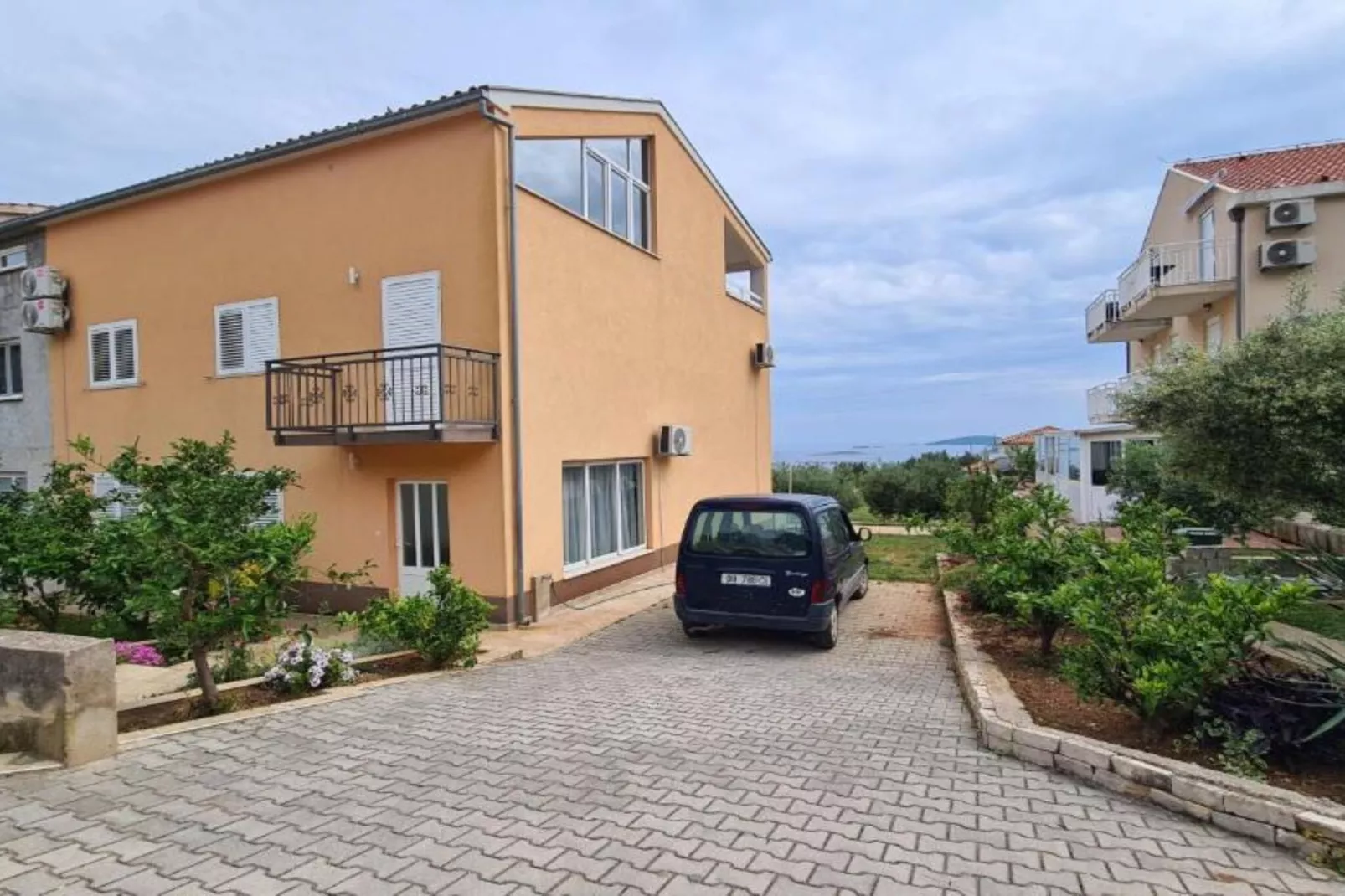 Apartment with One Bathroom-Buitenlucht