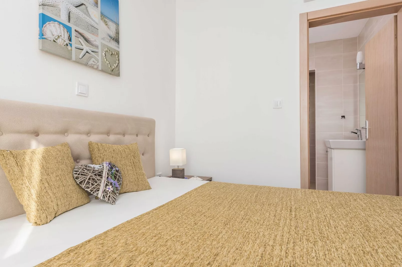 Luxury Escape with Swimming Pool & Modern Design - Superior Four Bedroom Villa with Private Pool ( Villa 2)-Slaapkamer