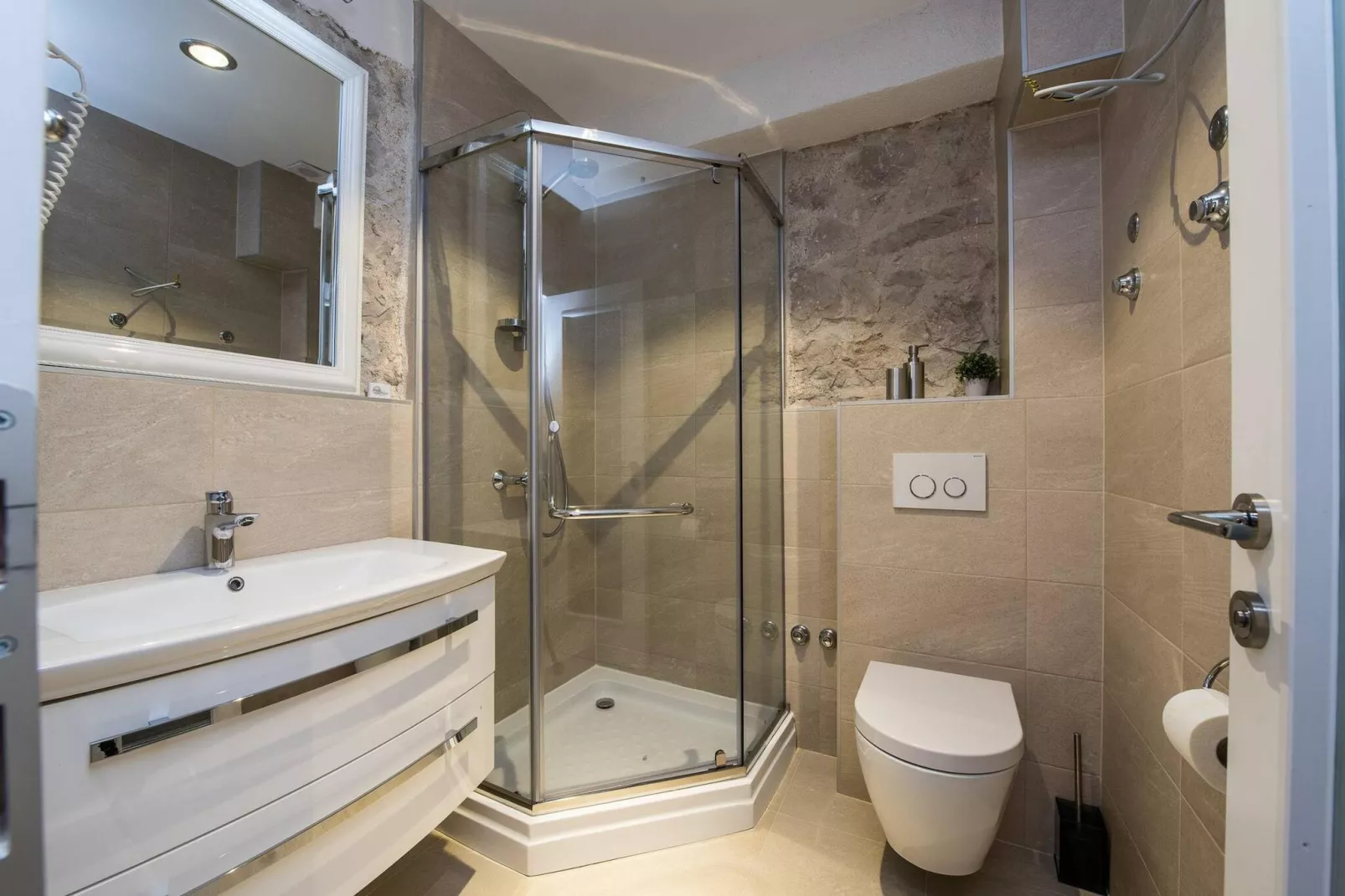 Authentic Villa Zvonko-Badkamer